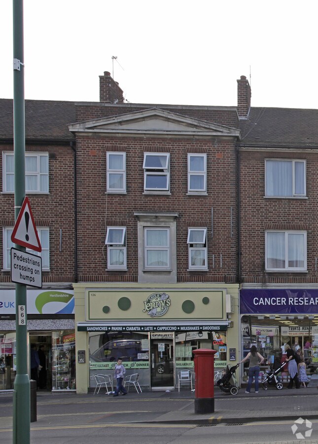 126 Shenley Rd, Borehamwood, WD6 1EF UK