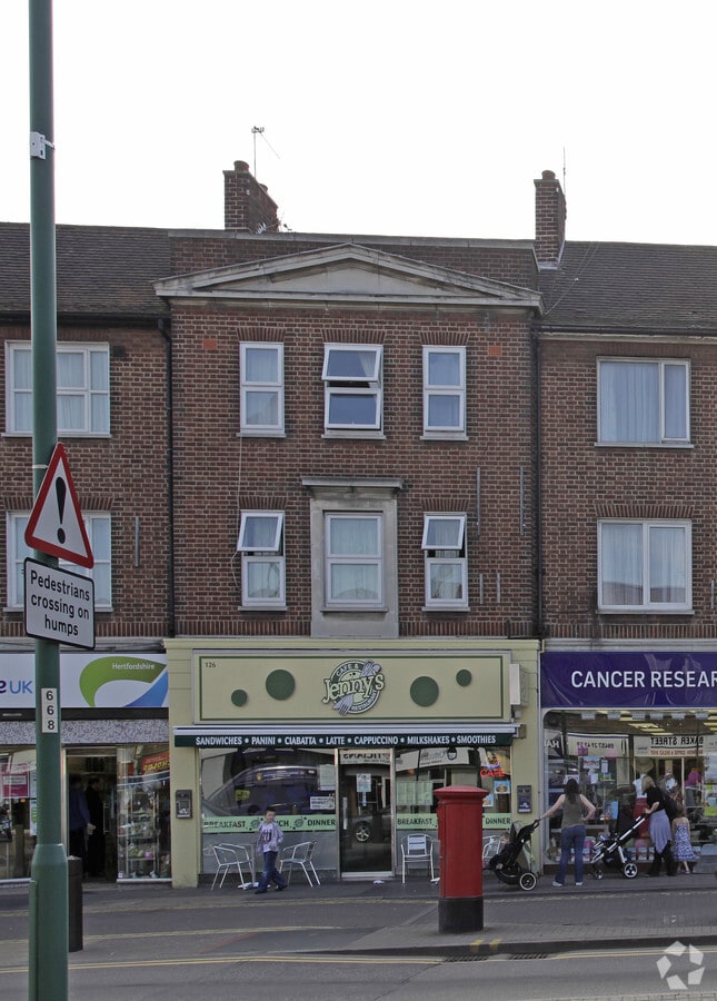 126 Shenley Rd, Borehamwood, WD6 1EF UK