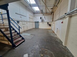 Limberline Spur, Portsmouth to rent Interior Photo- Image 1 of 3