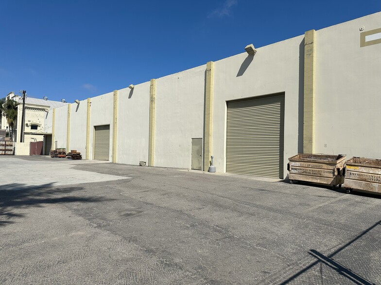 1050 Factory Ln, Oxnard, CA for rent - Building Photo - Image 2 of 10