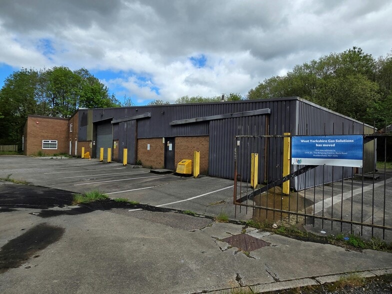 Burrwood Way, Halifax for sale - Building Photo - Image 1 of 7