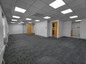 14-16 Cross St, Reading to rent Interior Photo- Image 2 of 6
