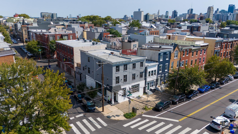 835-837 Corinthian Ave, Philadelphia, PA for rent - Building Photo - Image 1 of 16