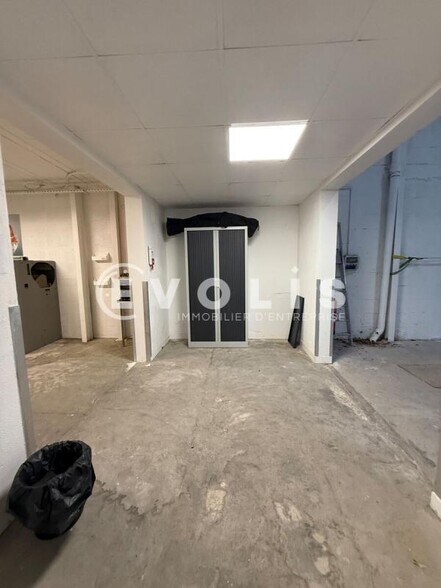 Light Industrial in Vénissieux to rent - Interior Photo - Image 2 of 4