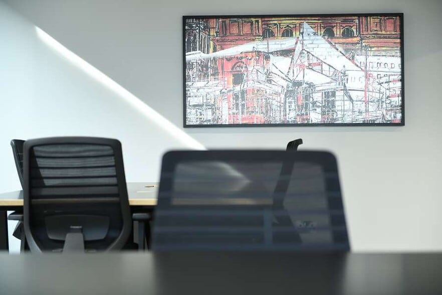 24 E Bridge St, Belfast to rent - Building Photo - Image 2 of 10