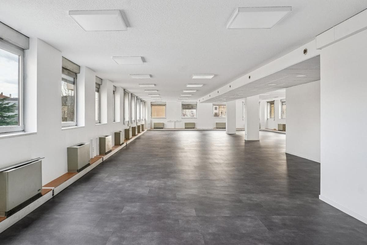 Office in Lyon to rent Interior Photo- Image 1 of 7
