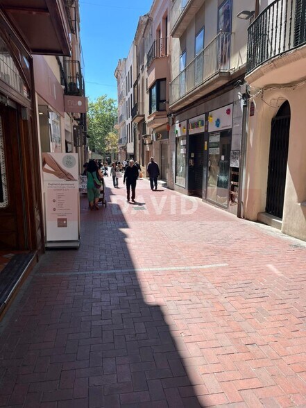 Retail in Terrassa, Barcelona to rent - Building Photo - Image 2 of 2