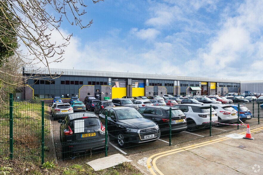 Saxon Pl, Rochester for sale - Primary Photo - Image 1 of 1