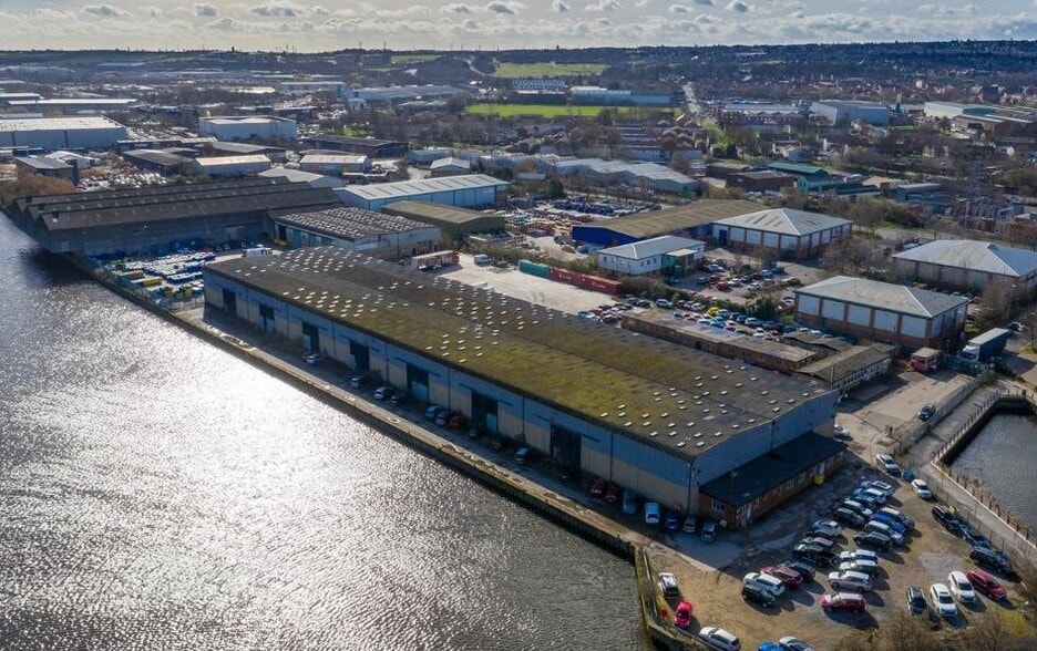 Old Mill Ln, Leeds to rent - Building Photo - Image 2 of 4