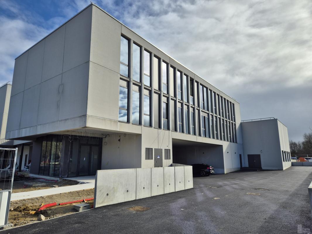 Light Industrial in Noisy-le-Grand to rent Building Photo- Image 1 of 19