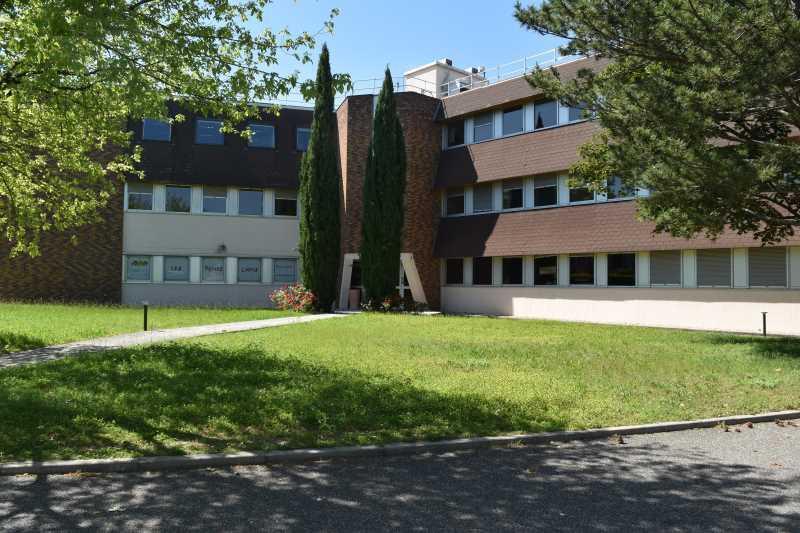 Office in Bron to rent Building Photo- Image 1 of 13