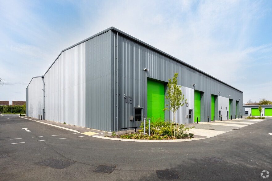 Westhampnett Rd, Chichester to rent - Building Photo - Image 2 of 3