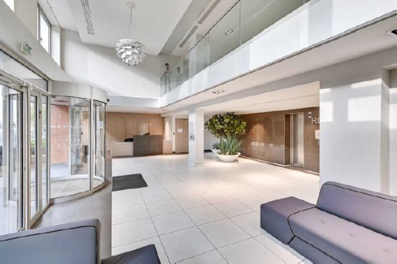 Office in Suresnes to rent - Lobby - Image 2 of 13