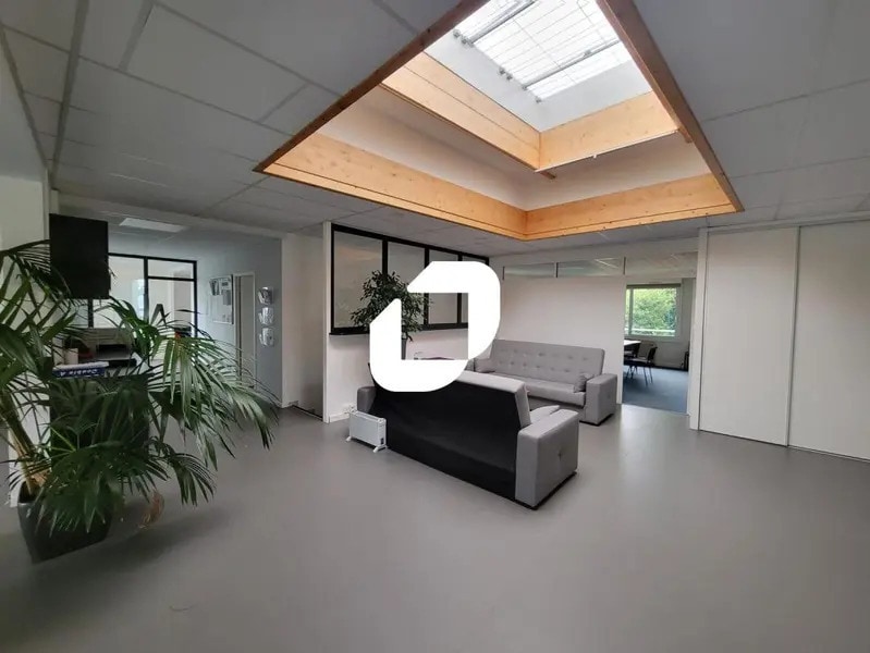Vente Bureaux 368 m² - Photo 1
