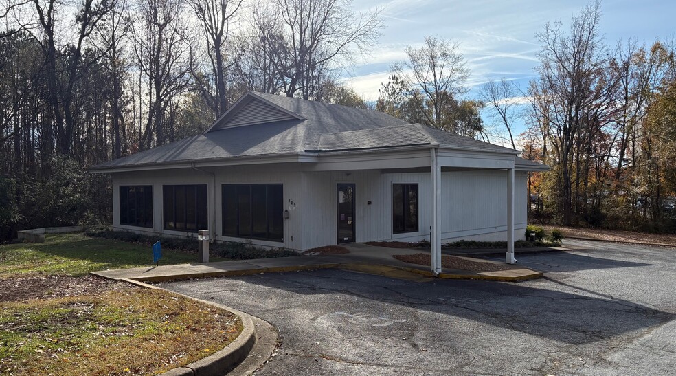 123 Dillon Dr, Spartanburg, SC for rent - Building Photo - Image 1 of 2