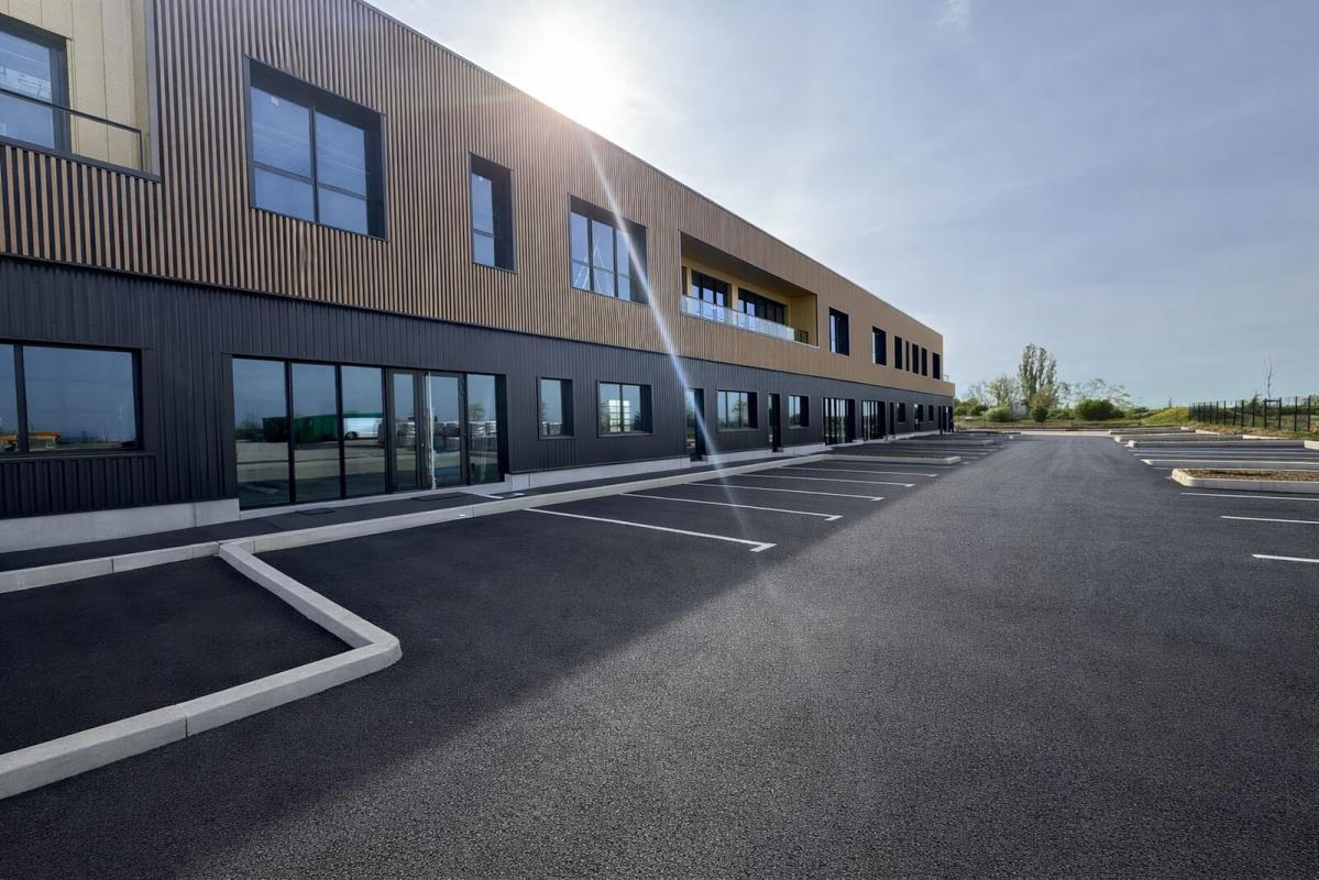 Light Industrial in La Boisse to rent Building Photo- Image 1 of 23