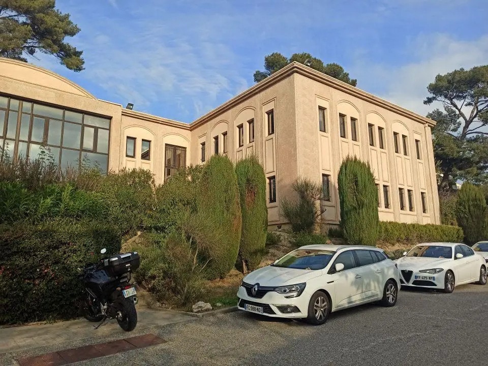 Office in Marseille to rent Building Photo- Image 1 of 7
