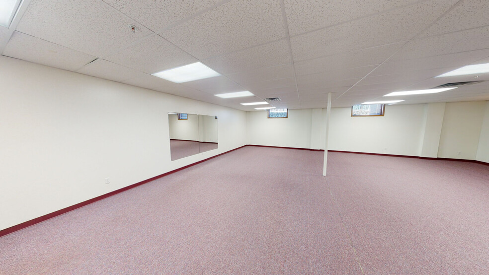 822 Western Reserve Rd, Youngstown, OH for rent - Interior Photo - Image 3 of 8