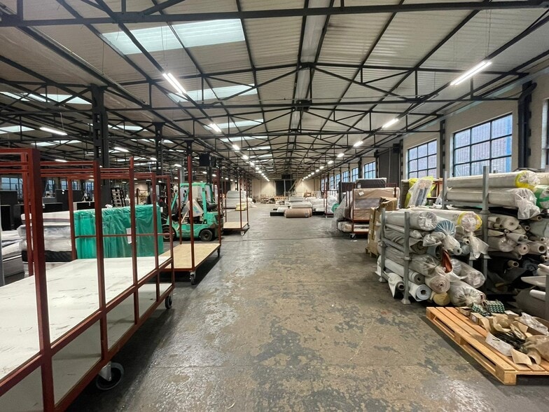 Gelderd Rd, Morley to rent - Interior Photo - Image 1 of 1