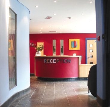 Princess Way, Swansea to rent - Interior Photo - Image 2 of 15