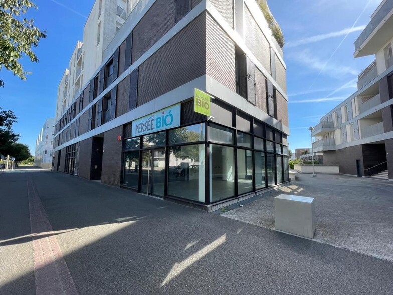 20 Avenue D'Andromede, Blagnac to rent - Building Photo - Image 3 of 7