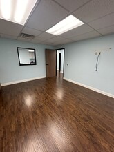 18425 Burbank Blvd, Tarzana, CA for rent Building Photo- Image 2 of 3