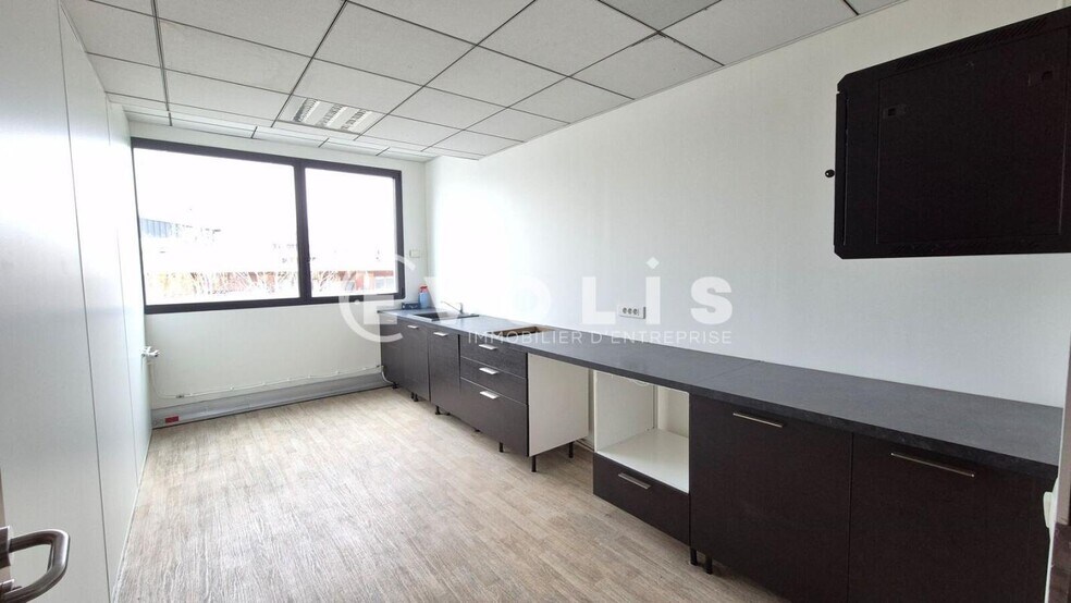 Office in Chelles for sale - Interior Photo - Image 2 of 9