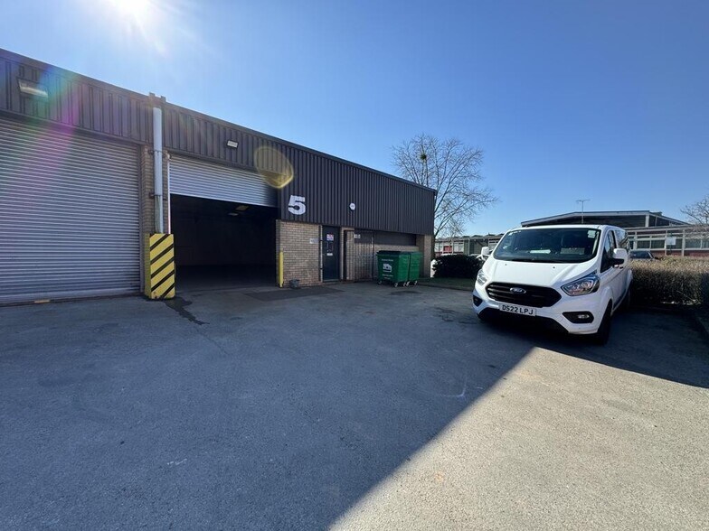3-5 Albion Close, Worksop for sale - Building Photo - Image 1 of 1