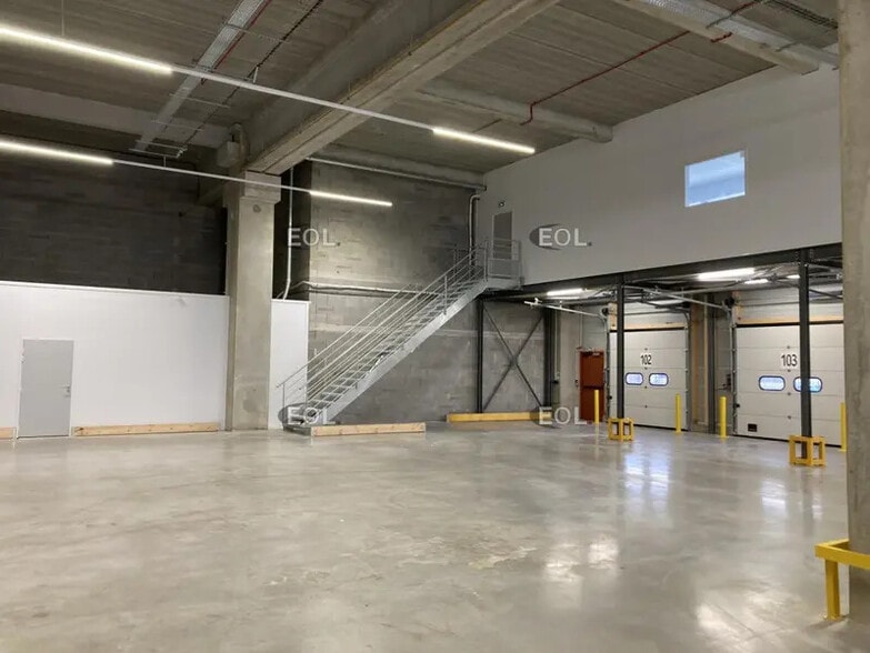 Industrial in Lyon to rent - Building Photo - Image 3 of 5