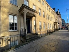 24-25 St. Andrew Sq, Edinburgh to rent Building Photo- Image 1 of 1