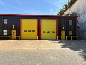 Lower Rd, Northfleet to rent Building Photo- Image 1 of 3