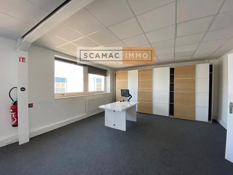 Industrial in Vitry-sur-Seine to rent - Interior Photo - Image 2 of 3