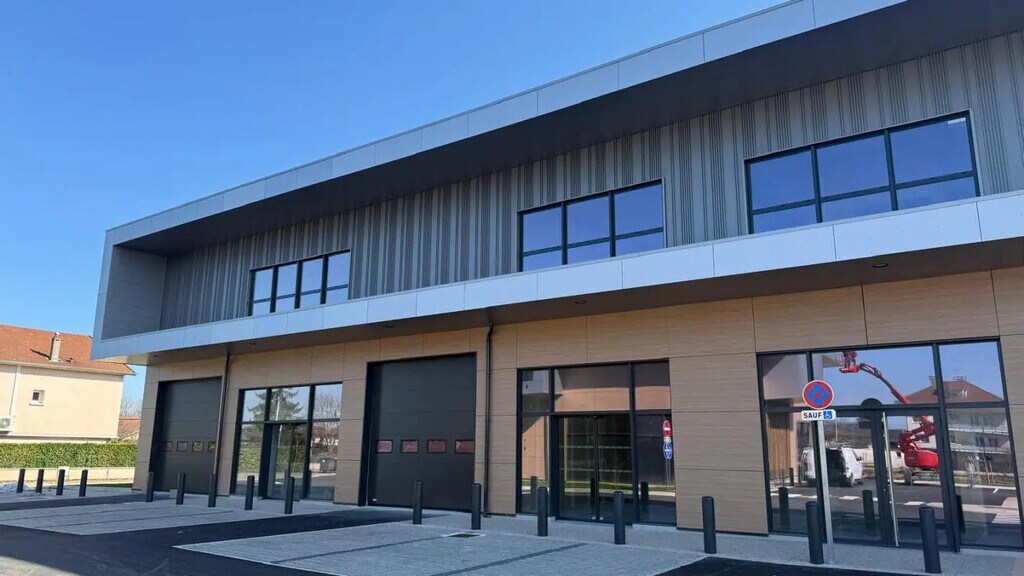 Location Bureaux 939 m² - Photo 1