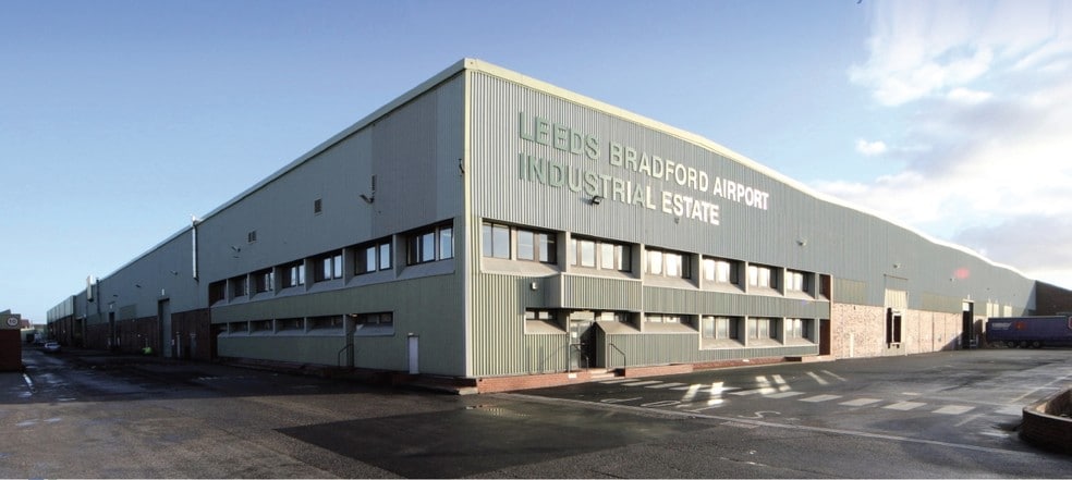 Harrogate Rd, Yeadon to rent - Building Photo - Image 2 of 6