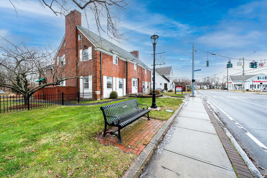 10 W Main St, Clinton, CT for sale - Building Photo - Image 1 of 1