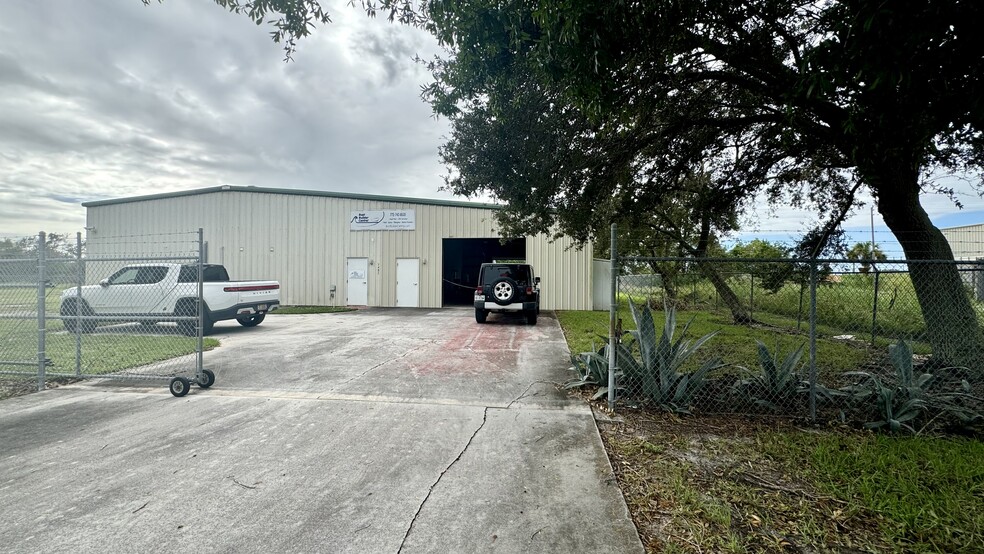 7485 Commercial Cir, Fort Pierce, FL for sale - Building Photo - Image 2 of 30