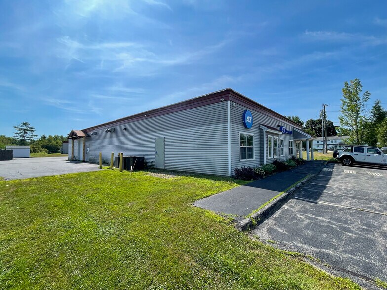 10 Manuel Dr, Portland, ME for rent - Building Photo - Image 3 of 8