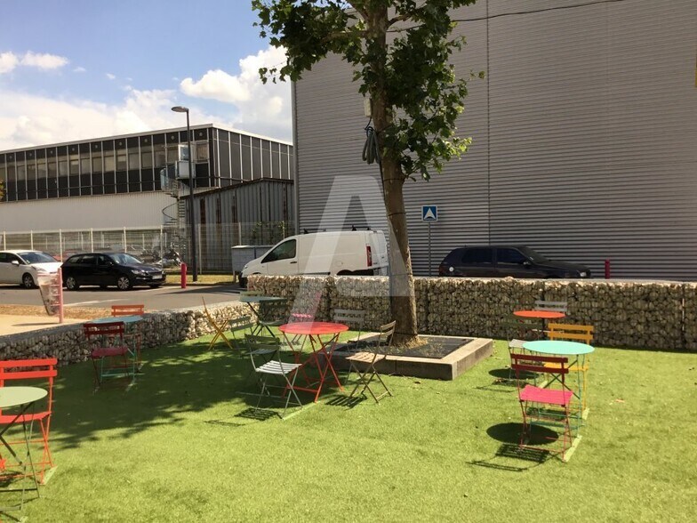 128 Bis Avenue Jean Jaurès, Ivry-sur-Seine to rent - Building Photo - Image 2 of 10