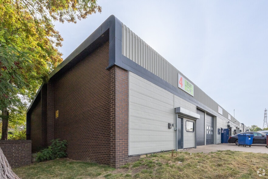 Erica Rd, Milton Keynes to rent - Primary Photo - Image 2 of 3