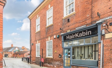 18-18A The Square, Retford to rent Building Photo- Image 1 of 3