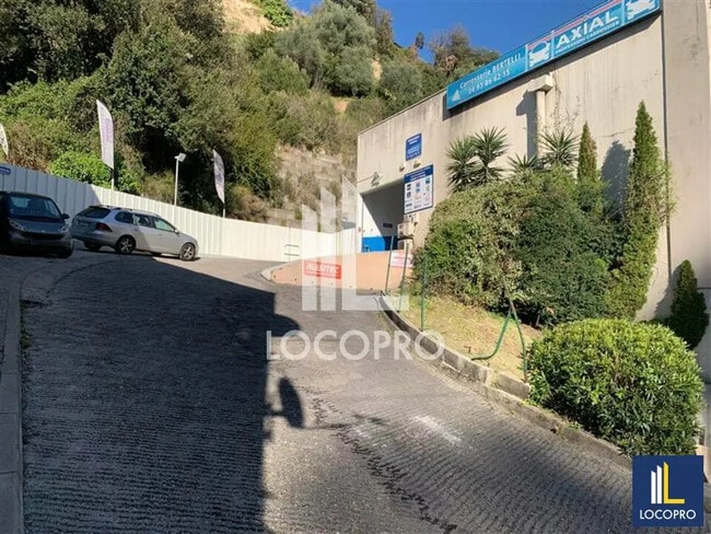 Location Local d'activités 680 m²