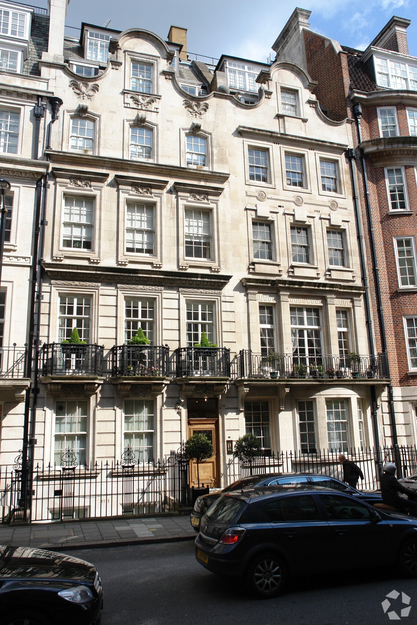 25 Upper Brook St, London to rent Building Photo- Image 1 of 8