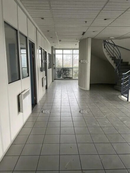 Industrial in Gennevilliers to rent - Interior Photo - Image 3 of 4