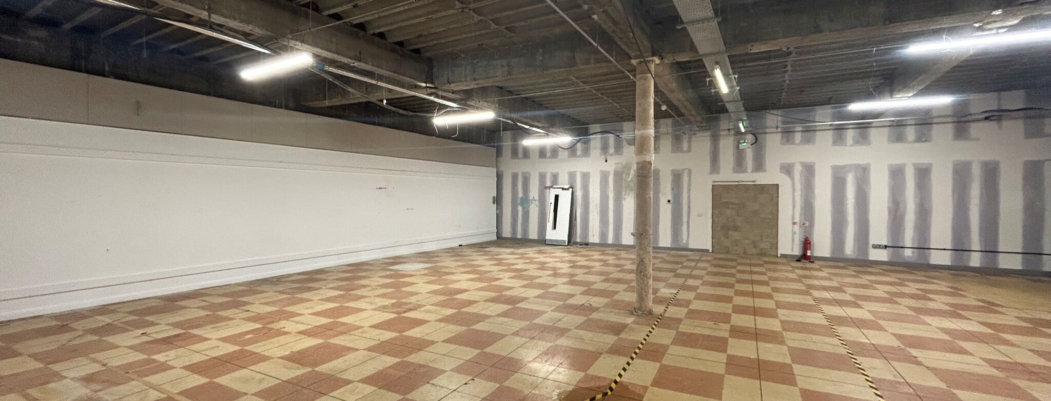 11 Holbeach Rd, London to rent Interior Photo- Image 1 of 1