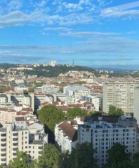 Office in Lyon to rent - Aerial - Image 3 of 11