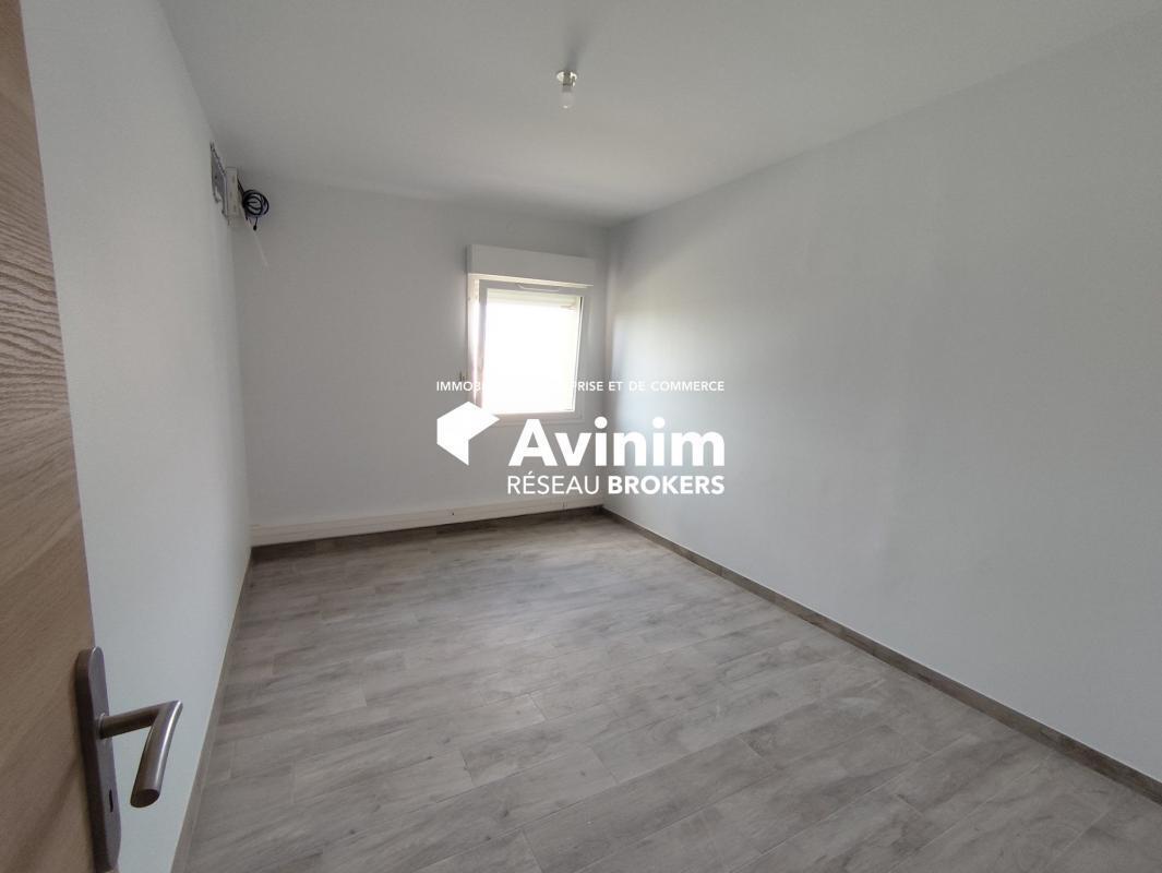 Office in Fenouillet to rent Interior Photo- Image 1 of 3