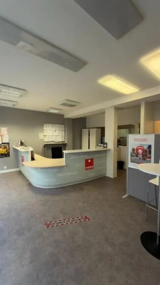 More details for 112 Rue Du Chemin Vert, Paris - Retail to Rent