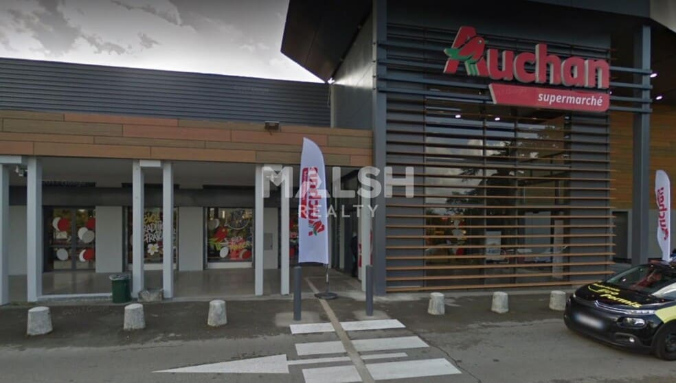 Retail in Lyon for sale - Building Photo - Image 1 of 4