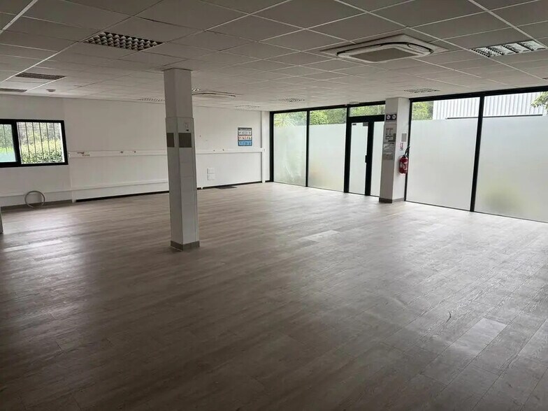 Office / Retail in Anglet to rent - Building Photo - Image 3 of 13