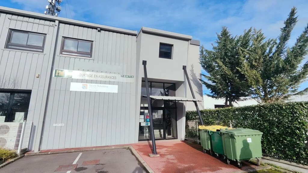 Location Bureaux 111 m² - Photo 1